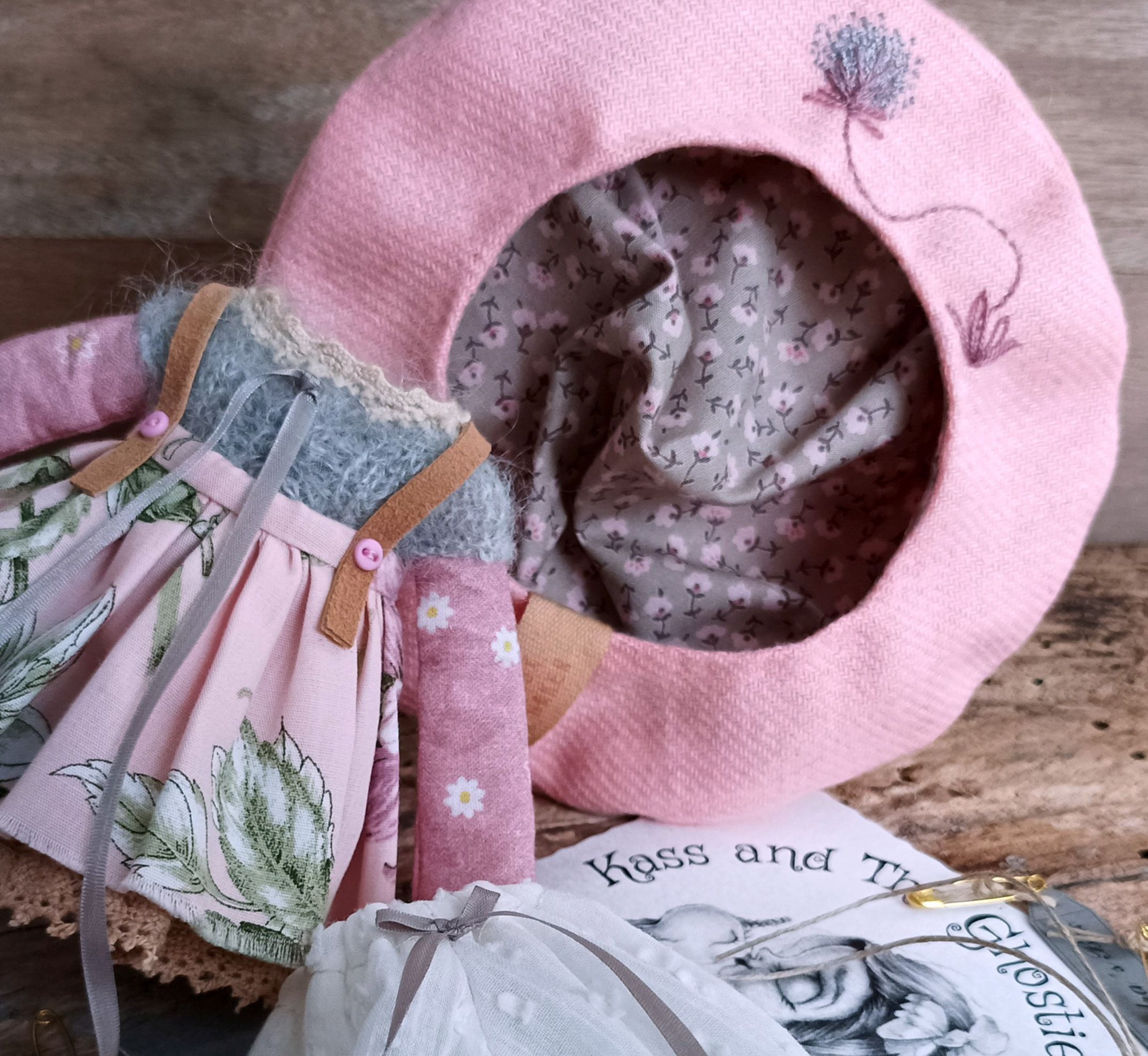 #025-03 PinkAndGreyVintageSet