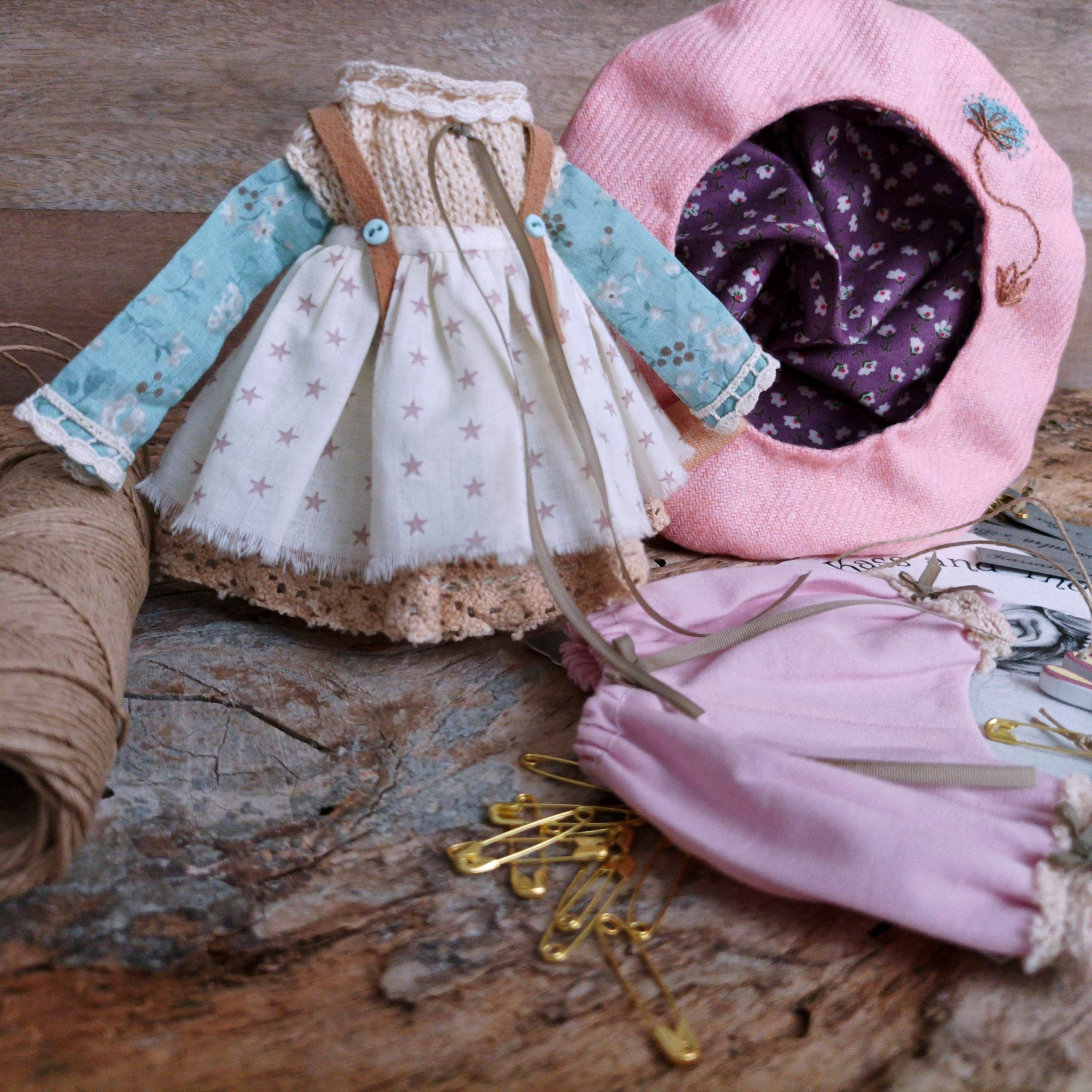 #026-02 BlueAndBeigeVintageSet