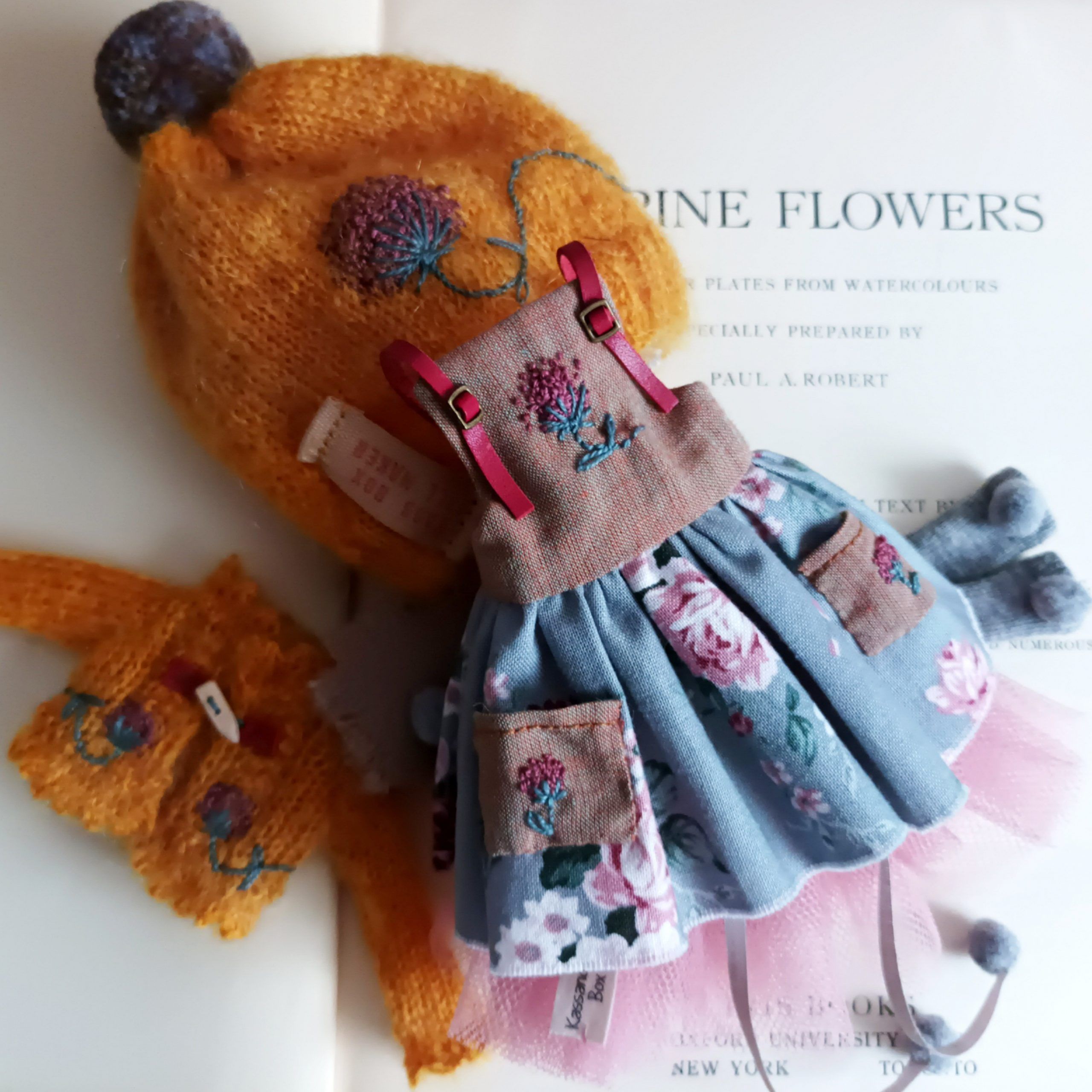 #044-01 Pinafore