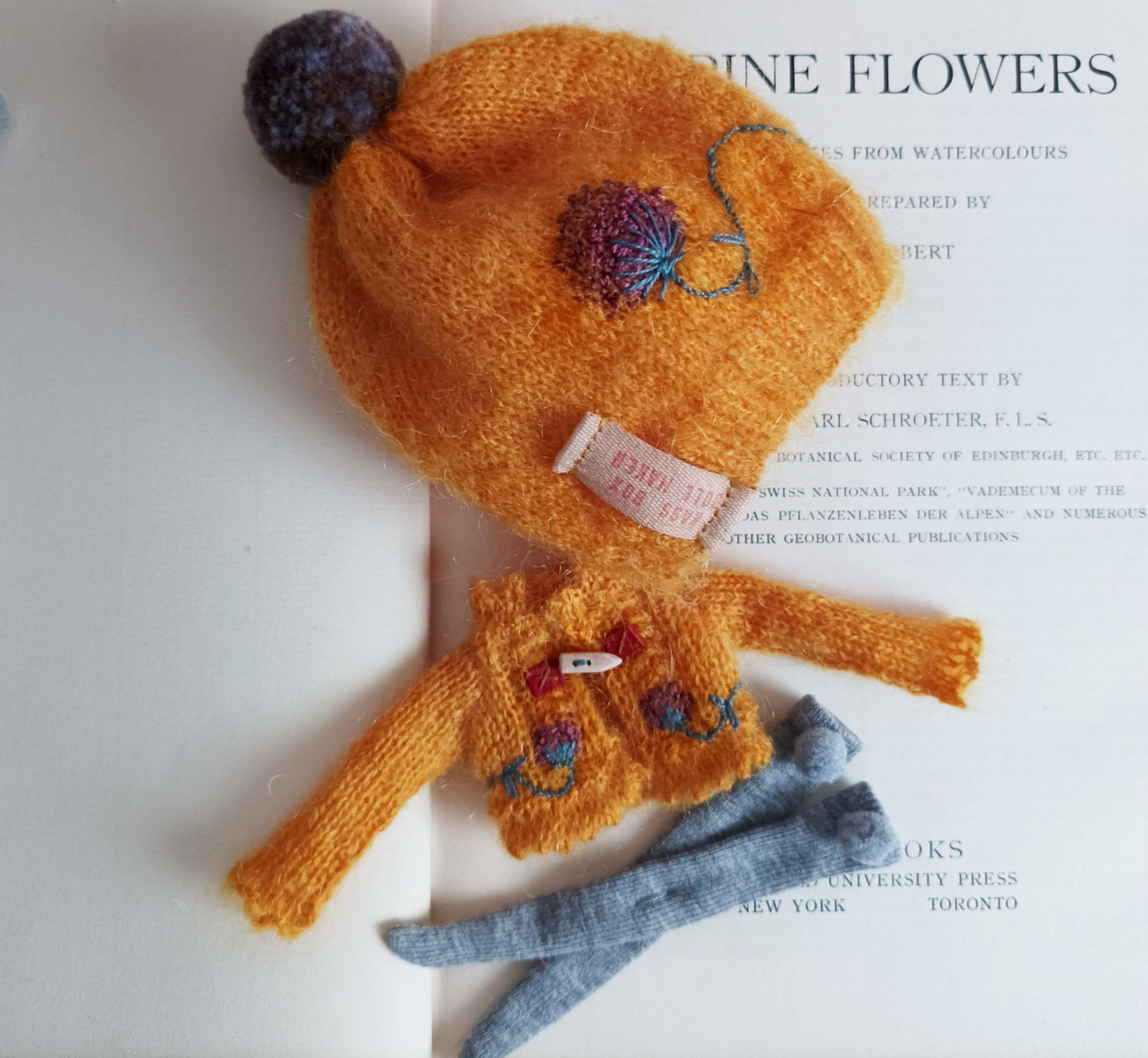 #044-03 Pinafore