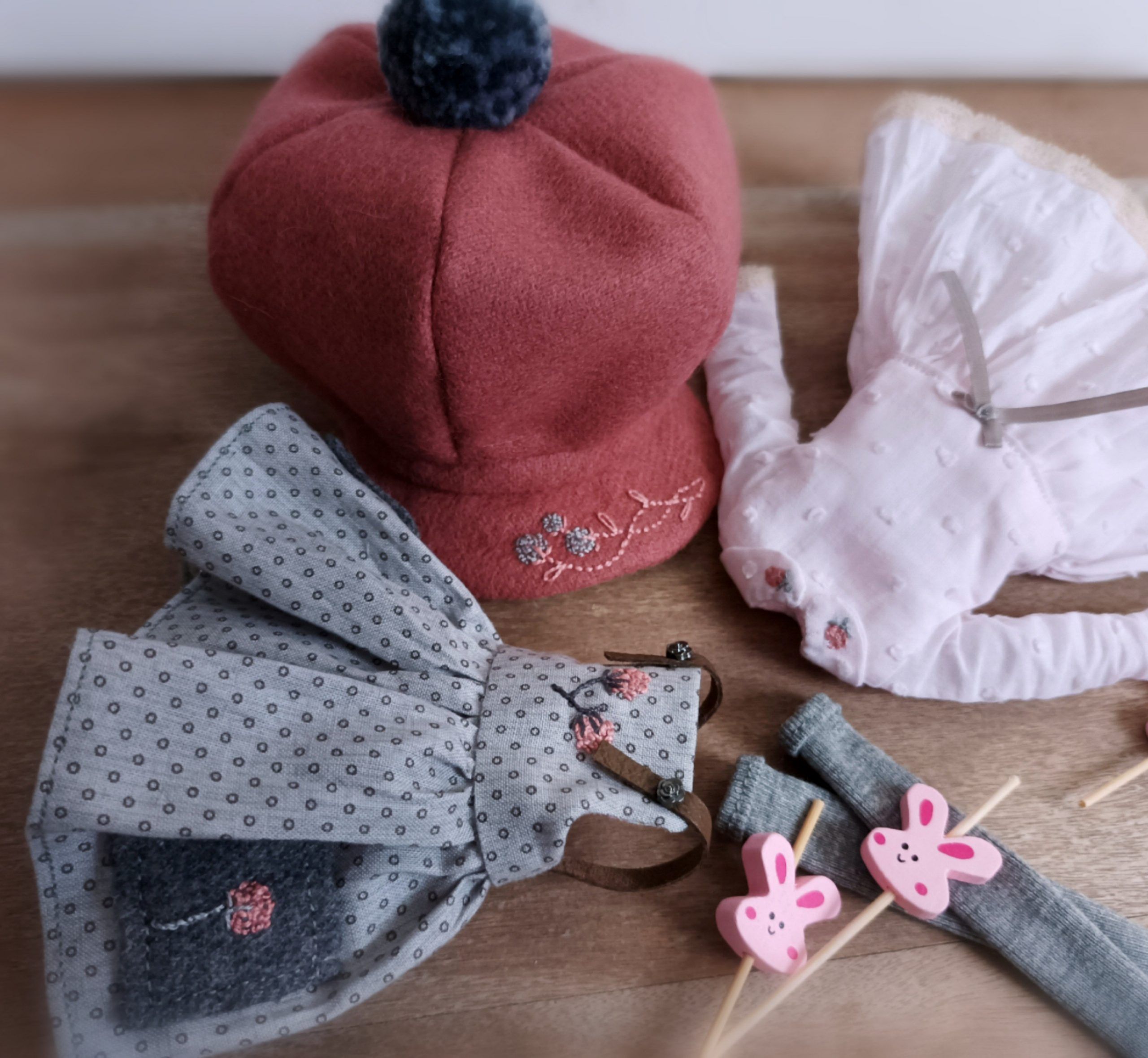 #055-03 GeyAndPinkWithCapSet