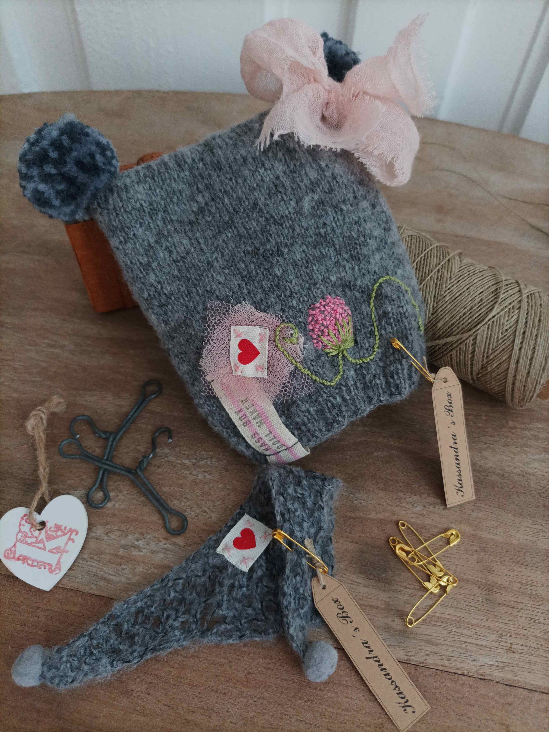#091-01 EmbroideredKnitSet_DarkGrey