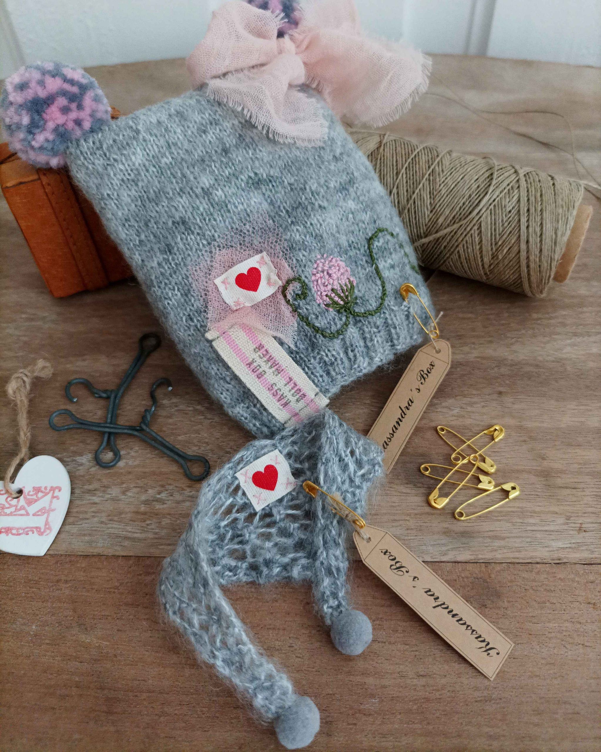 #092-01 EmbroideredKnitSet_LightGrey
