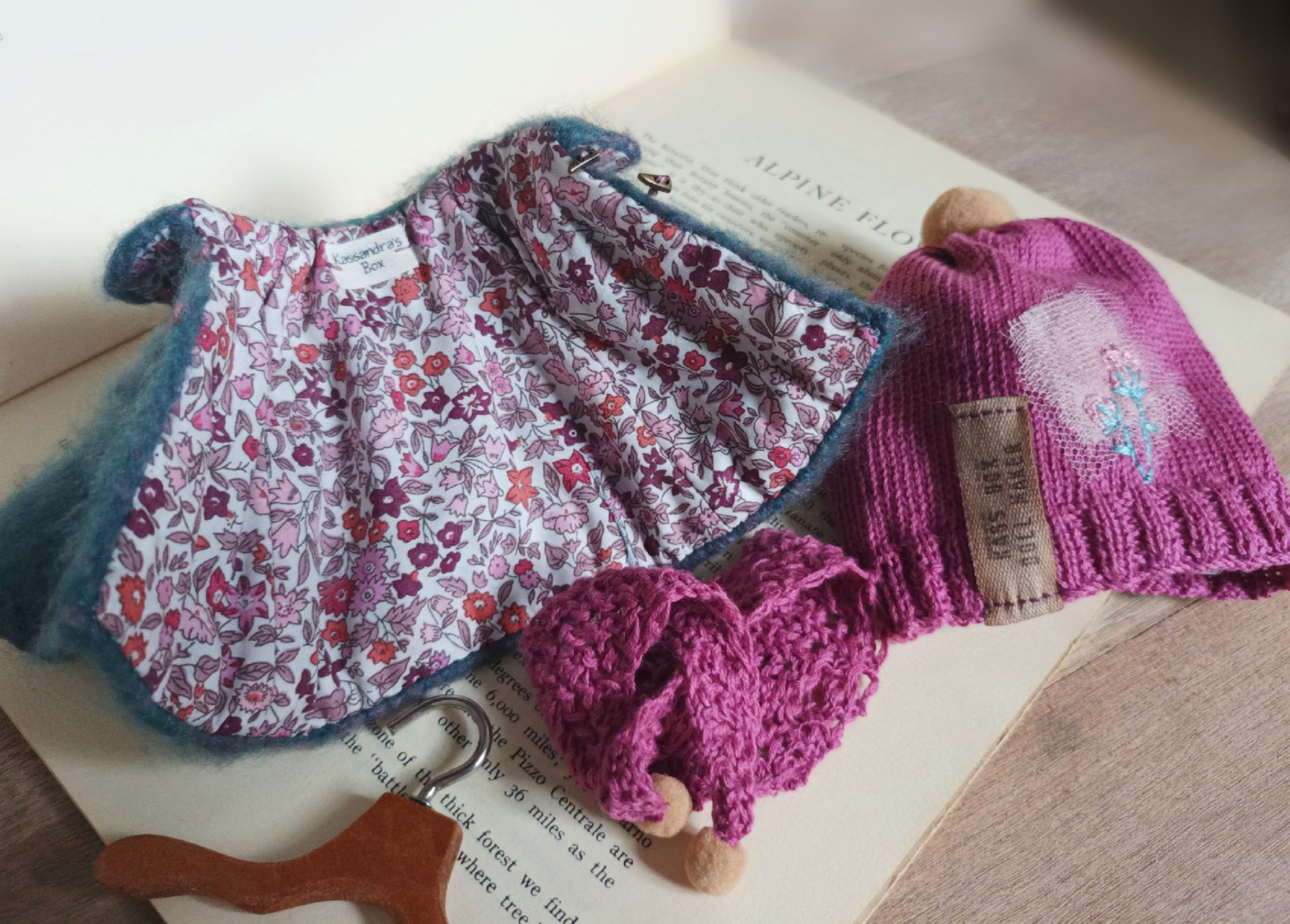 #093-04 AutumnSetShort_EmbroideredCoatHatAndScarf