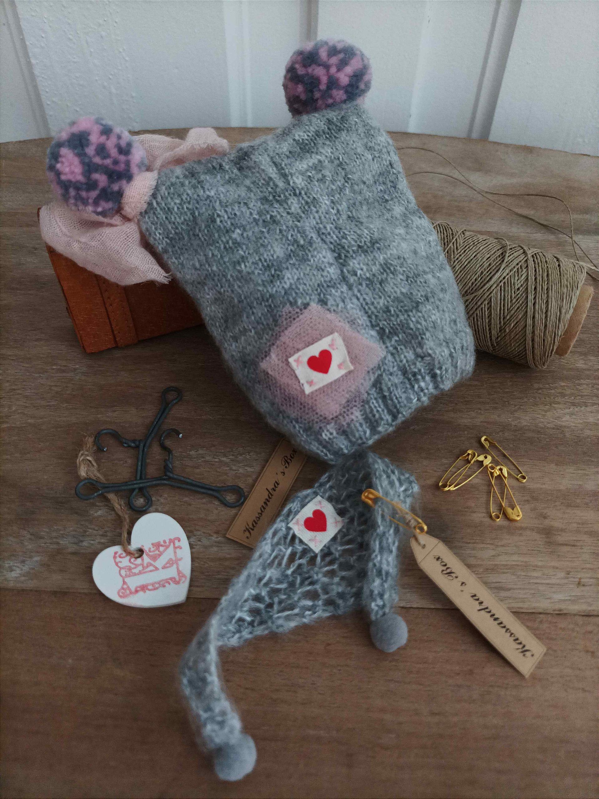 #094-02 EmbroideredKnitSet_LightGrey