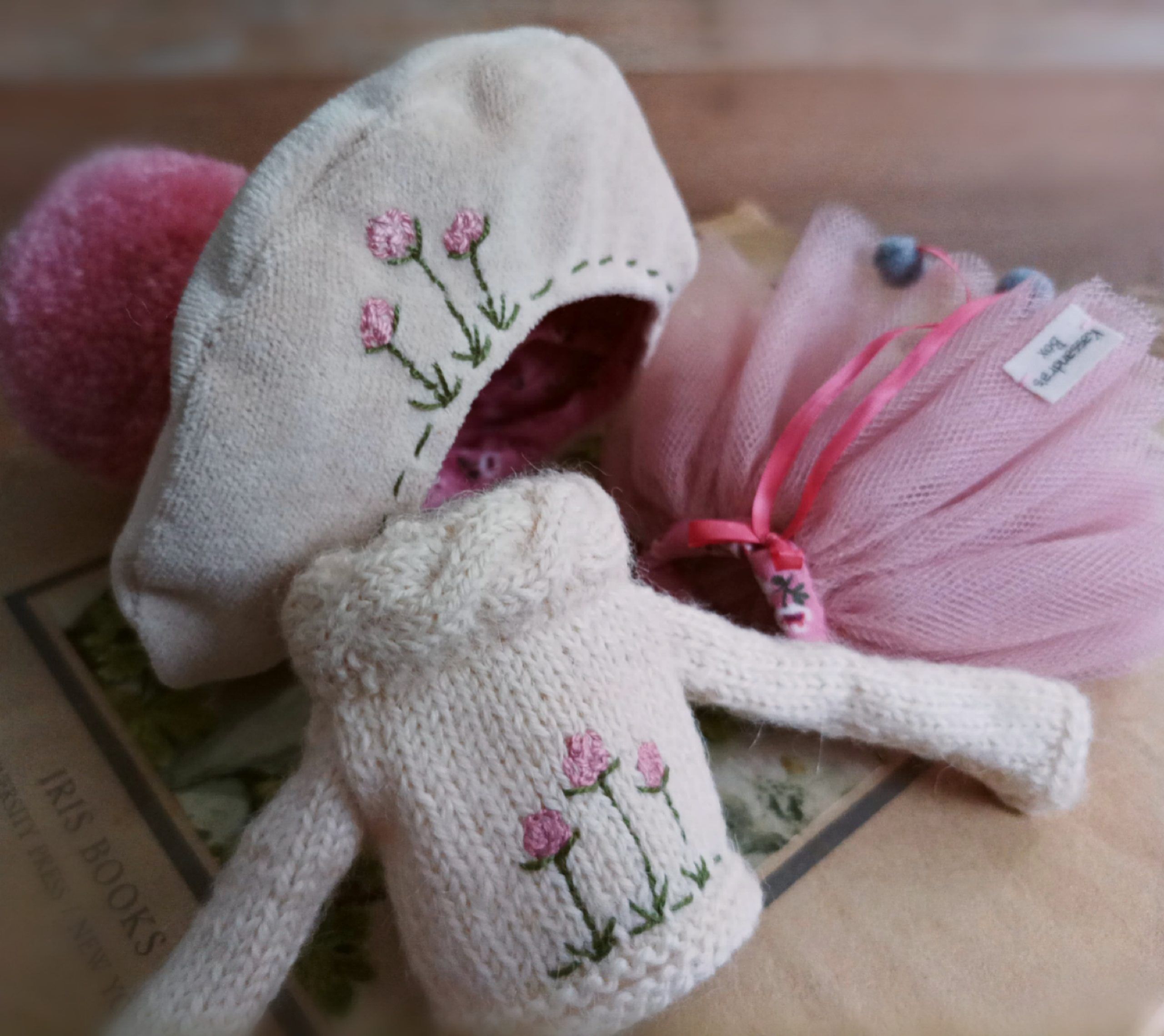 #134-01 BeigeAndPinkSet