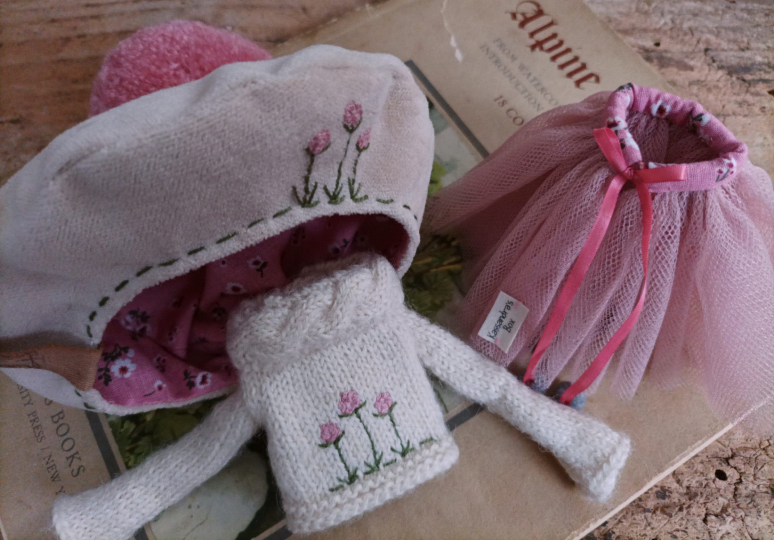#134-03 BeigeAndPinkSet