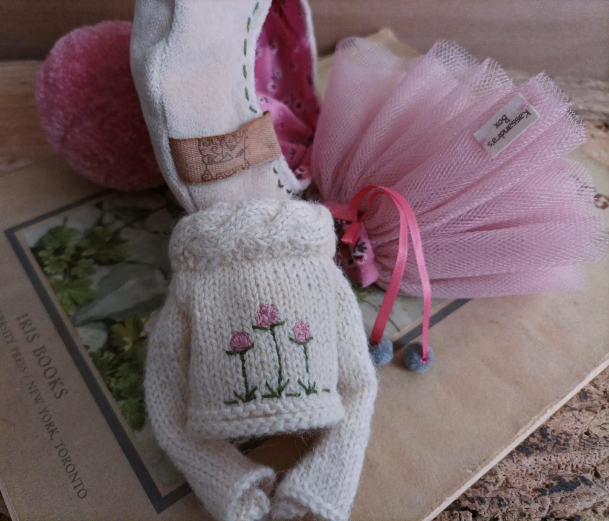 #134-04 BeigeAndPinkSet