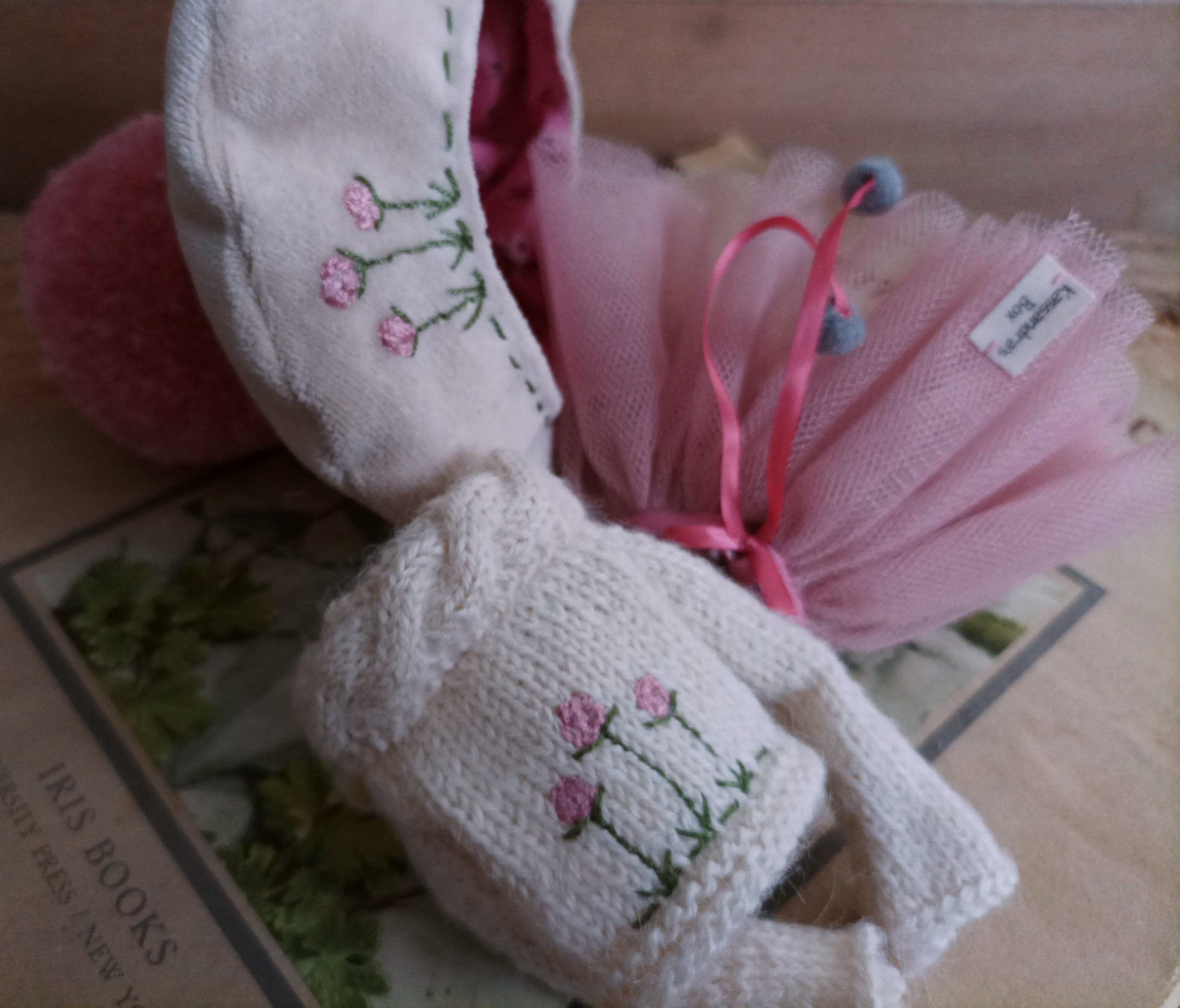 #134-05 BeigeAndPinkSet
