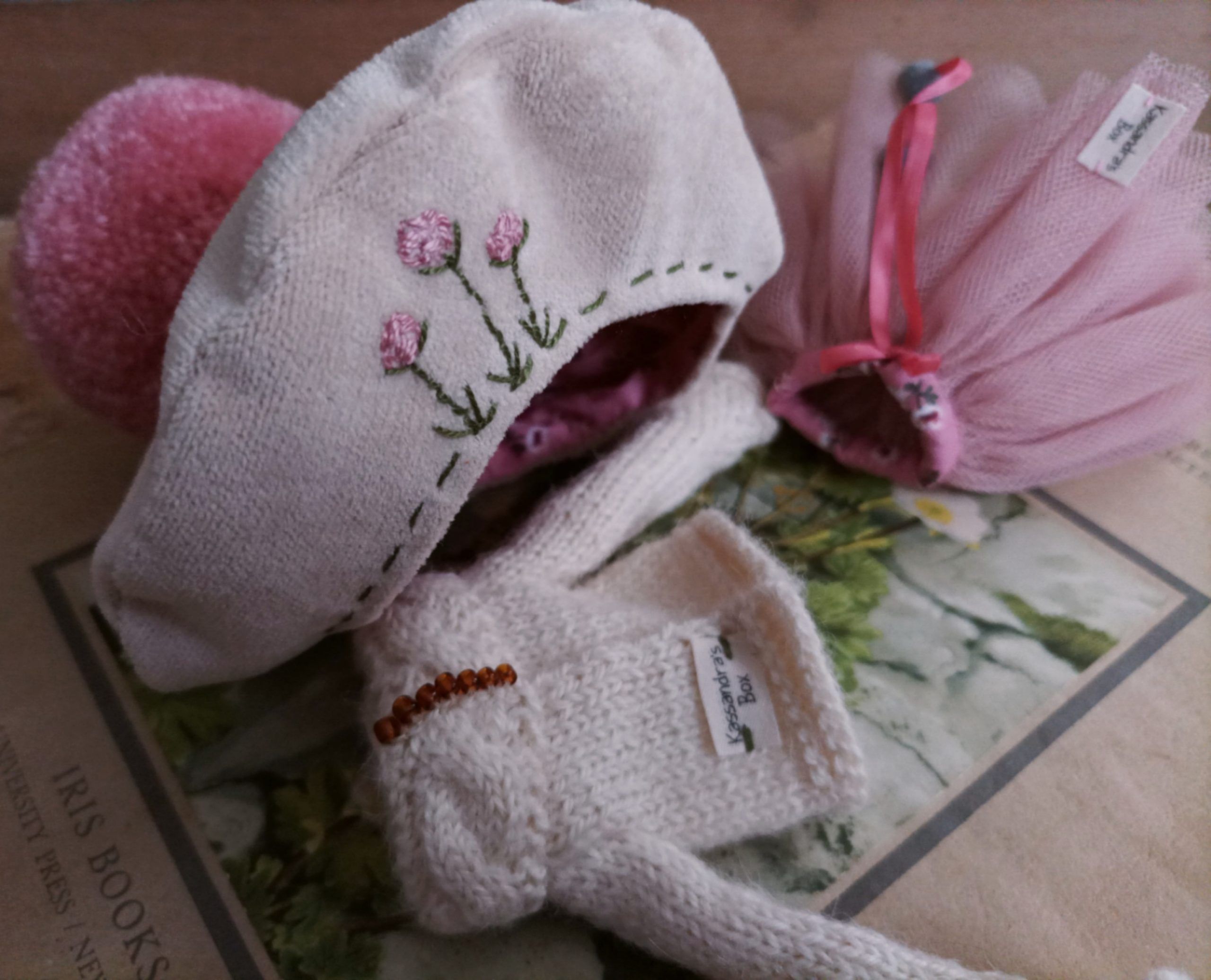 #134-06 BeigeAndPinkSet