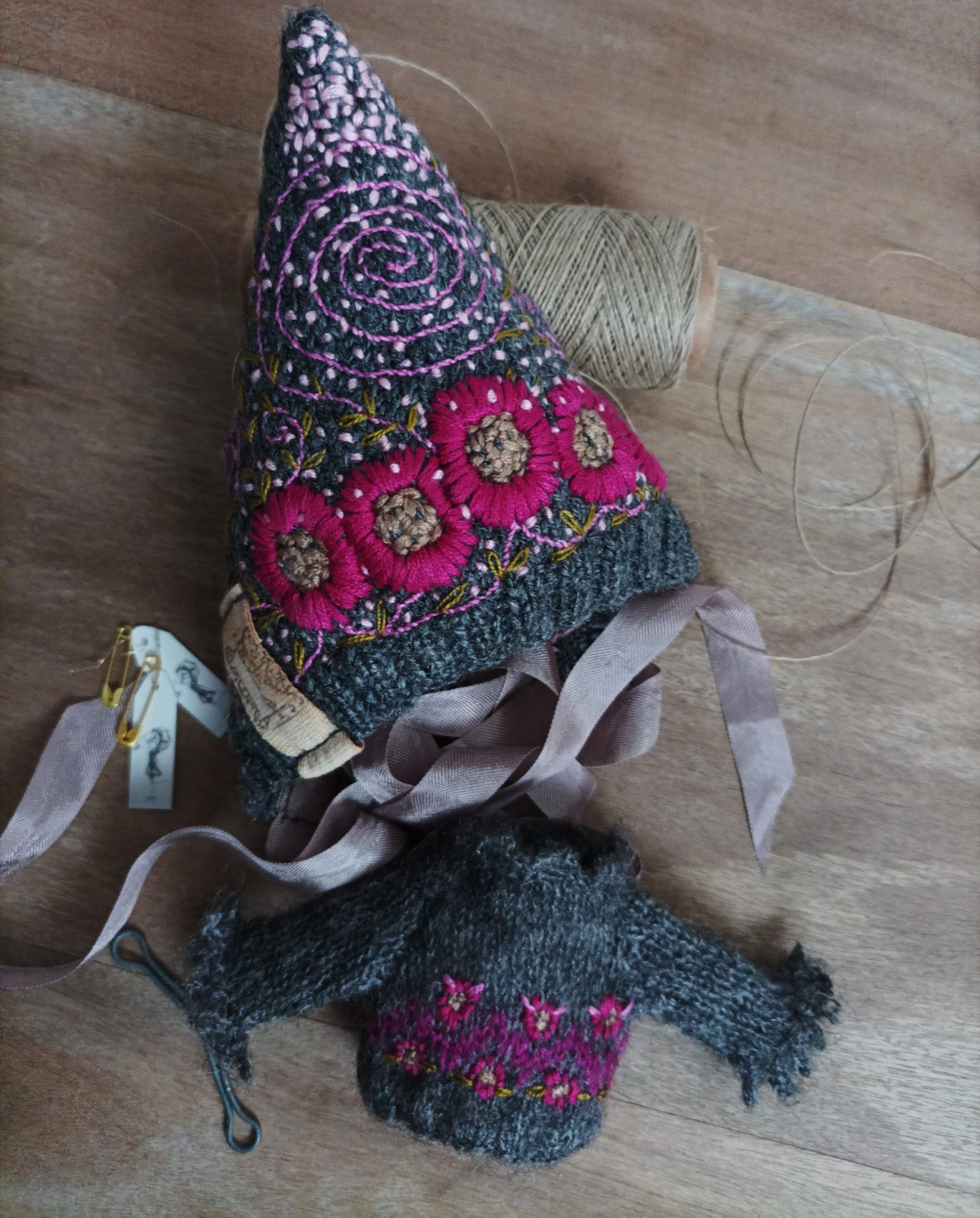 #139-02 PixieGreyAndPink