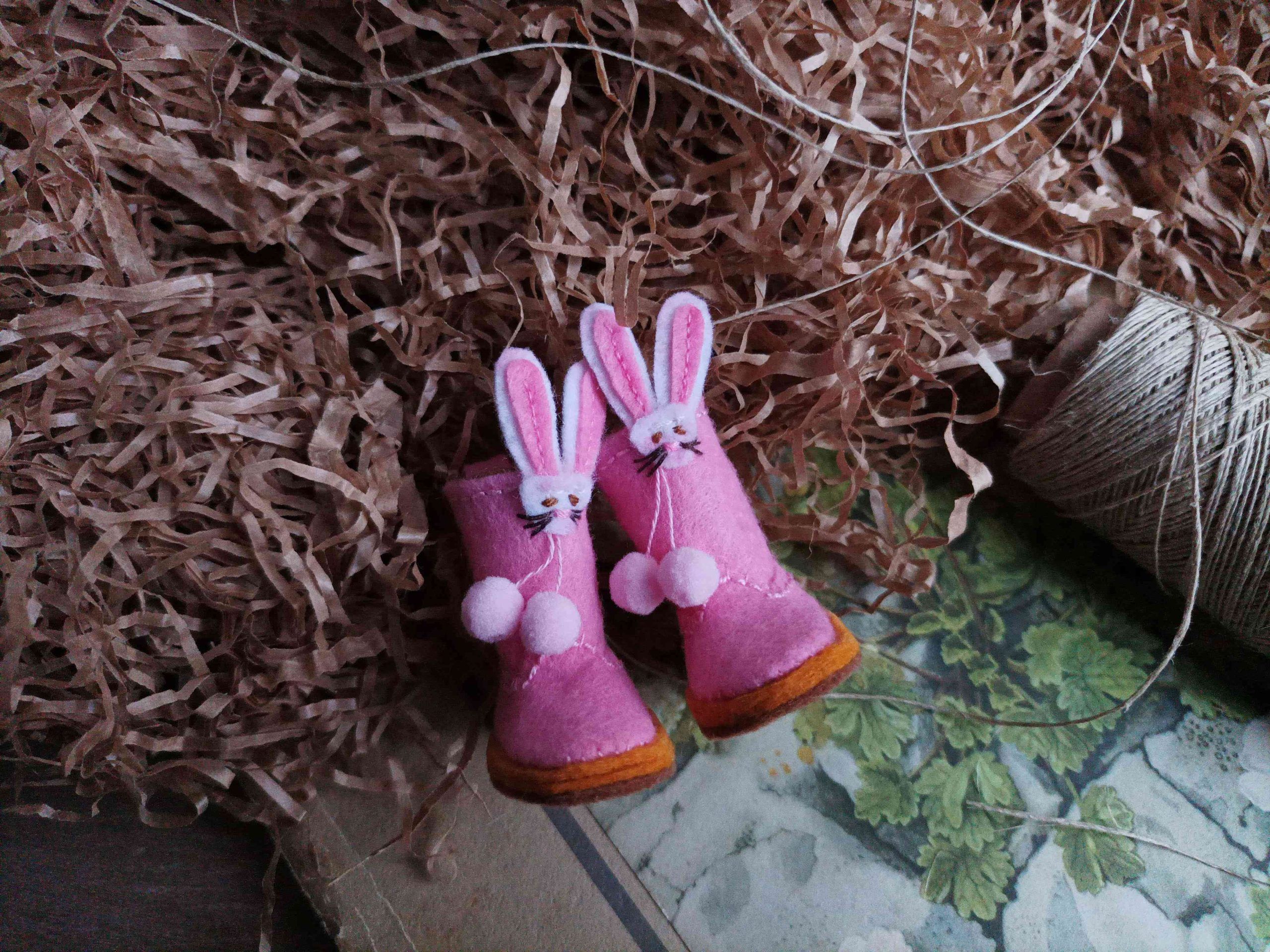 #144-04 PinkBunnyBoots