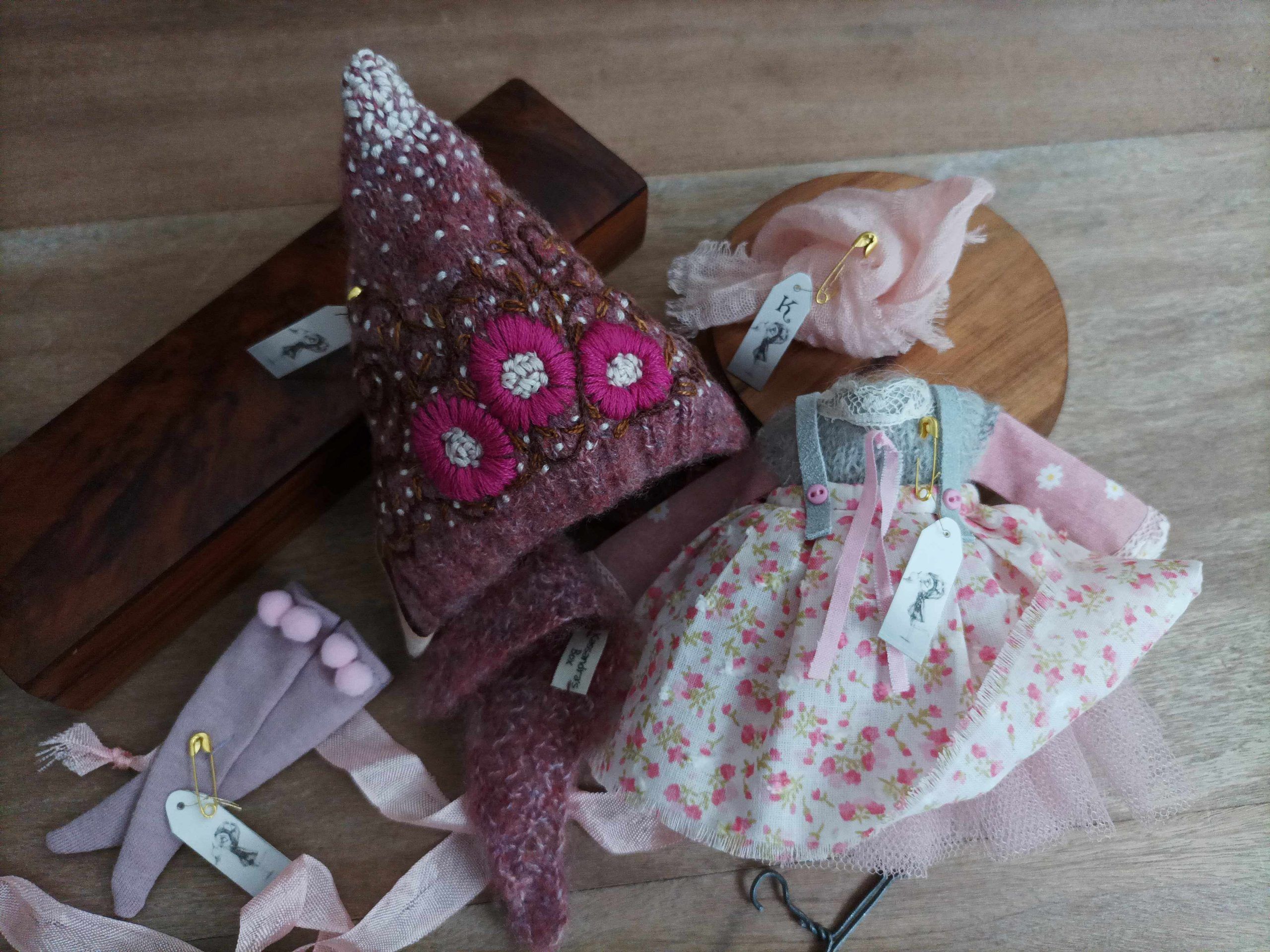 #150-01 PinkAndGreyPixieSet