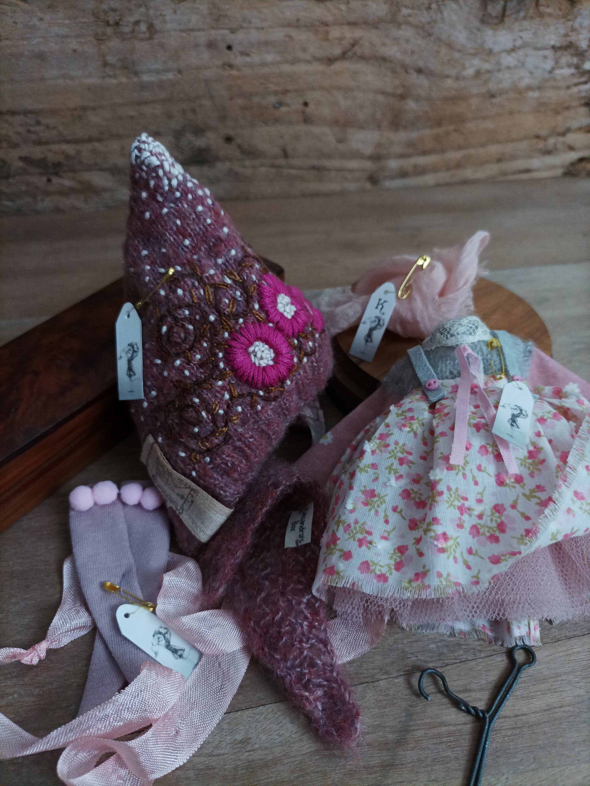 #150-02 PinkAndGreyPixieSet