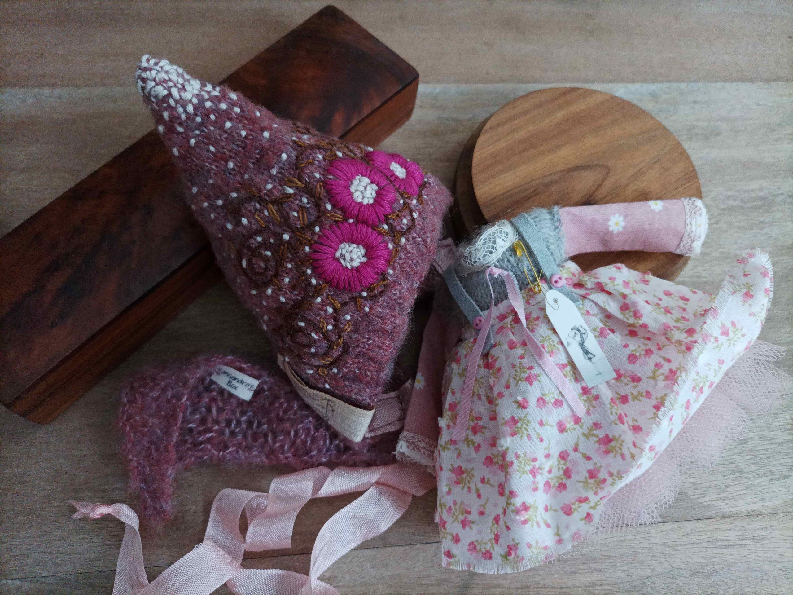 #150-03 PinkAndGreyPixieSet