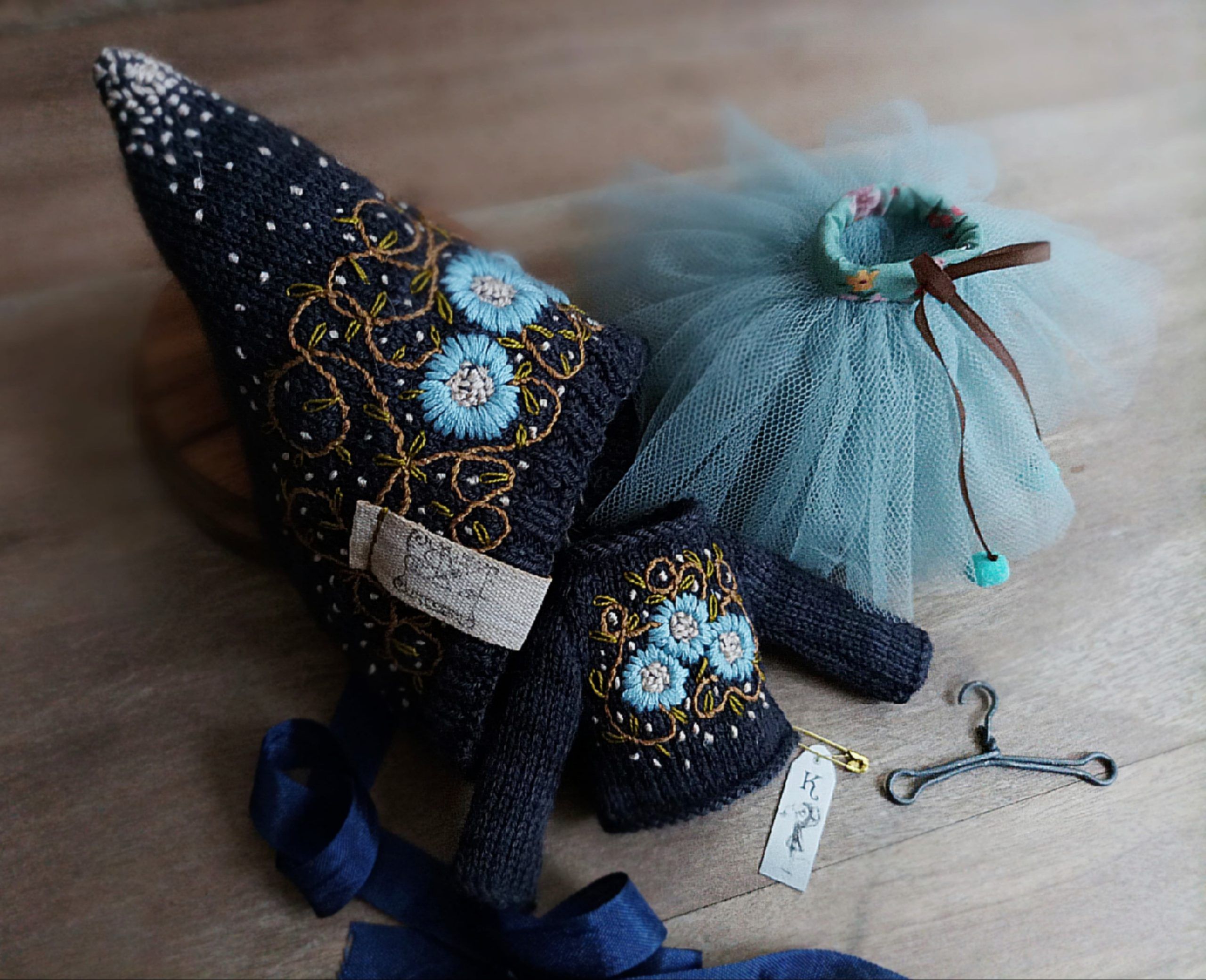 #155-01 DarkBluePixieSet