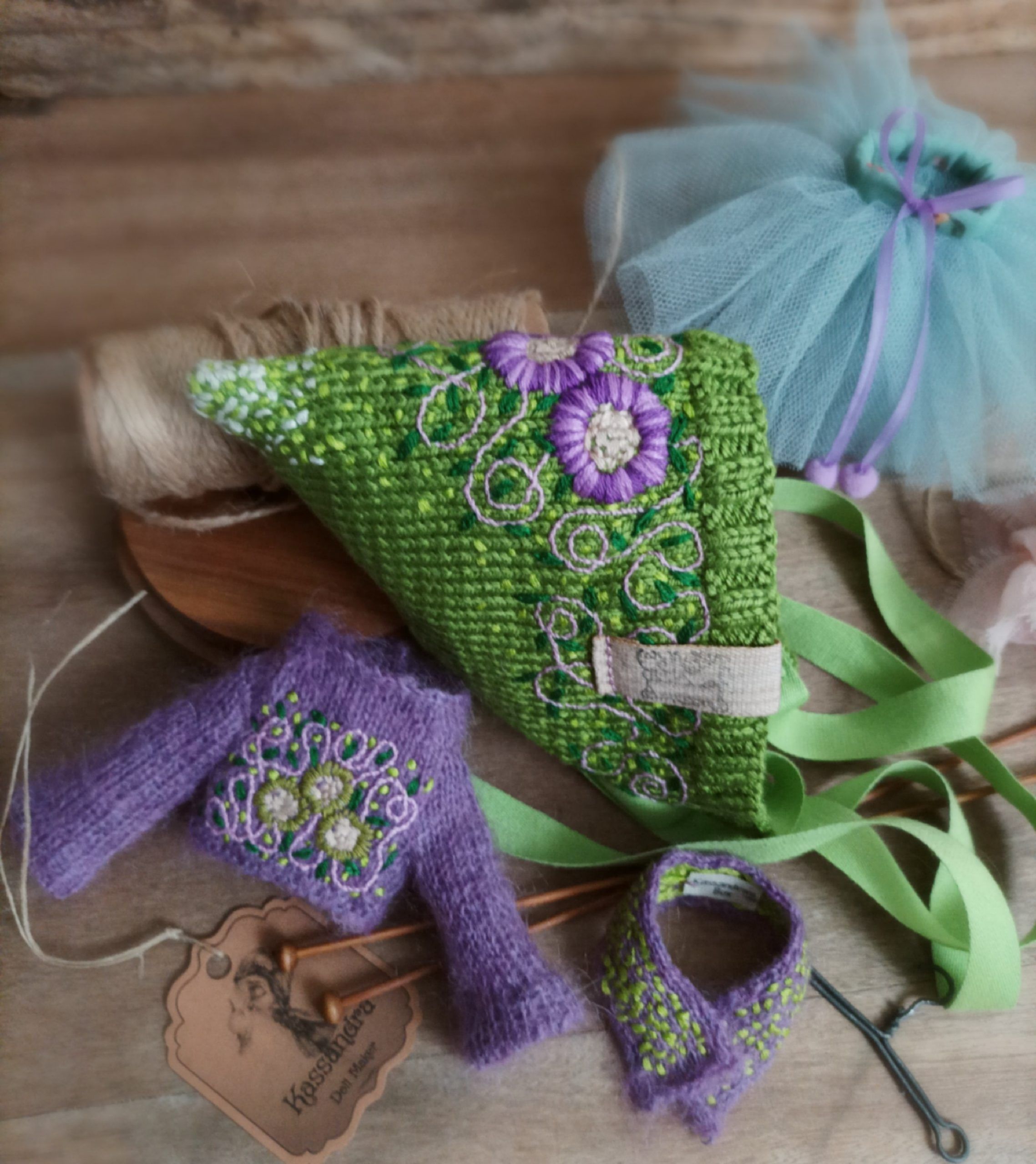 #158-04 PurpleAndAppleGreenPixieSet