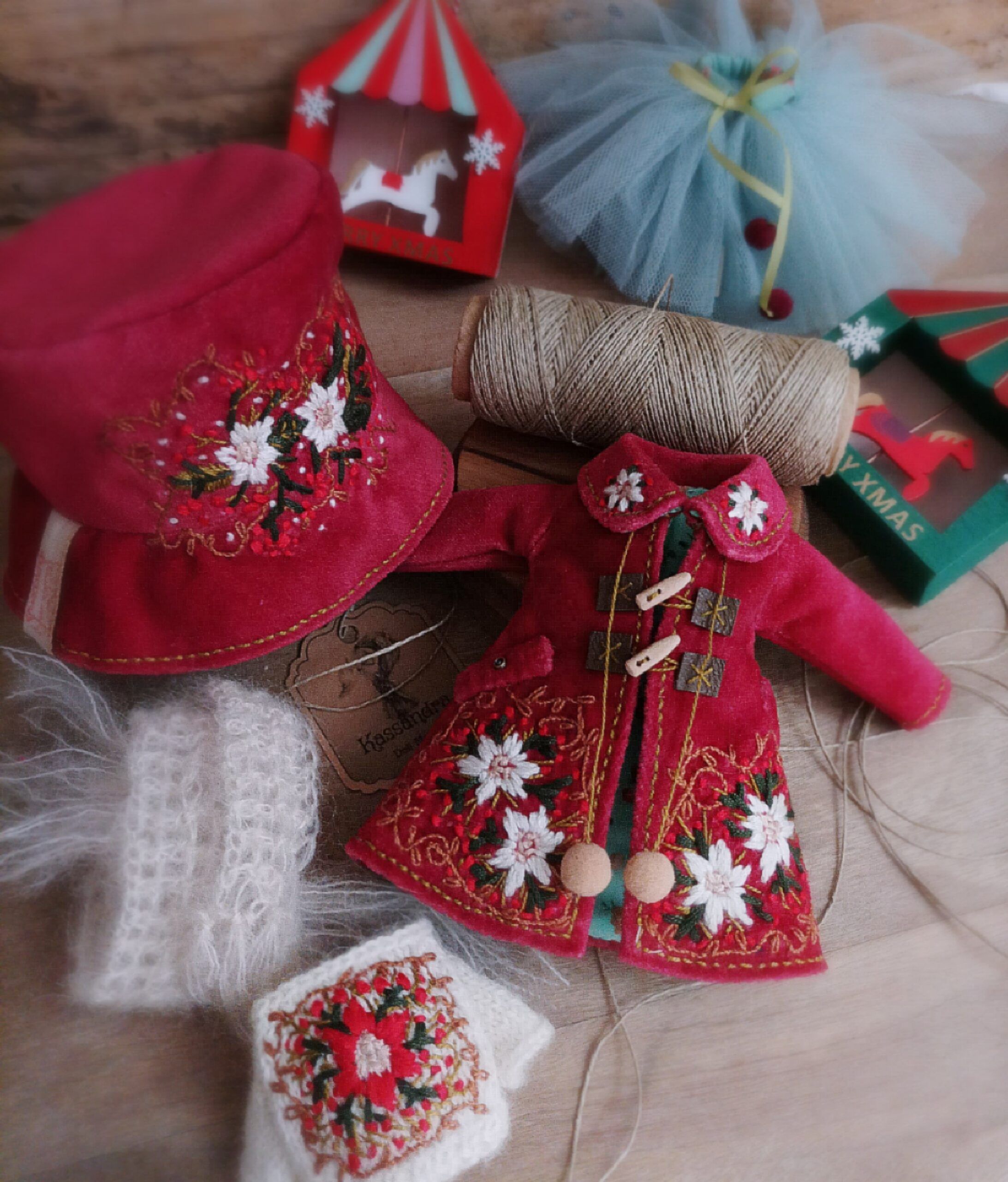 #181-01 ChristmasRedSet