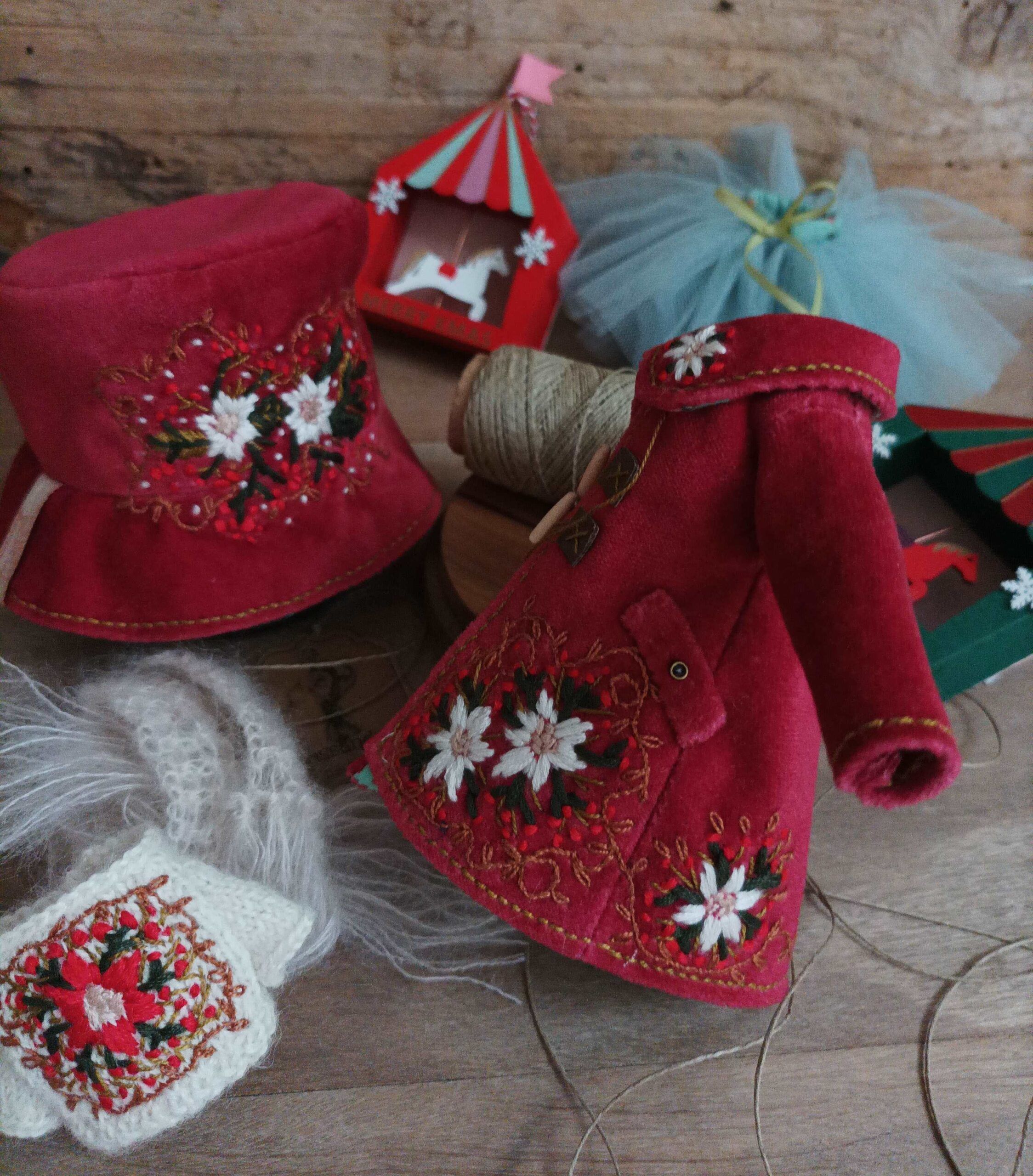 #181-04 ChristmasRedSet