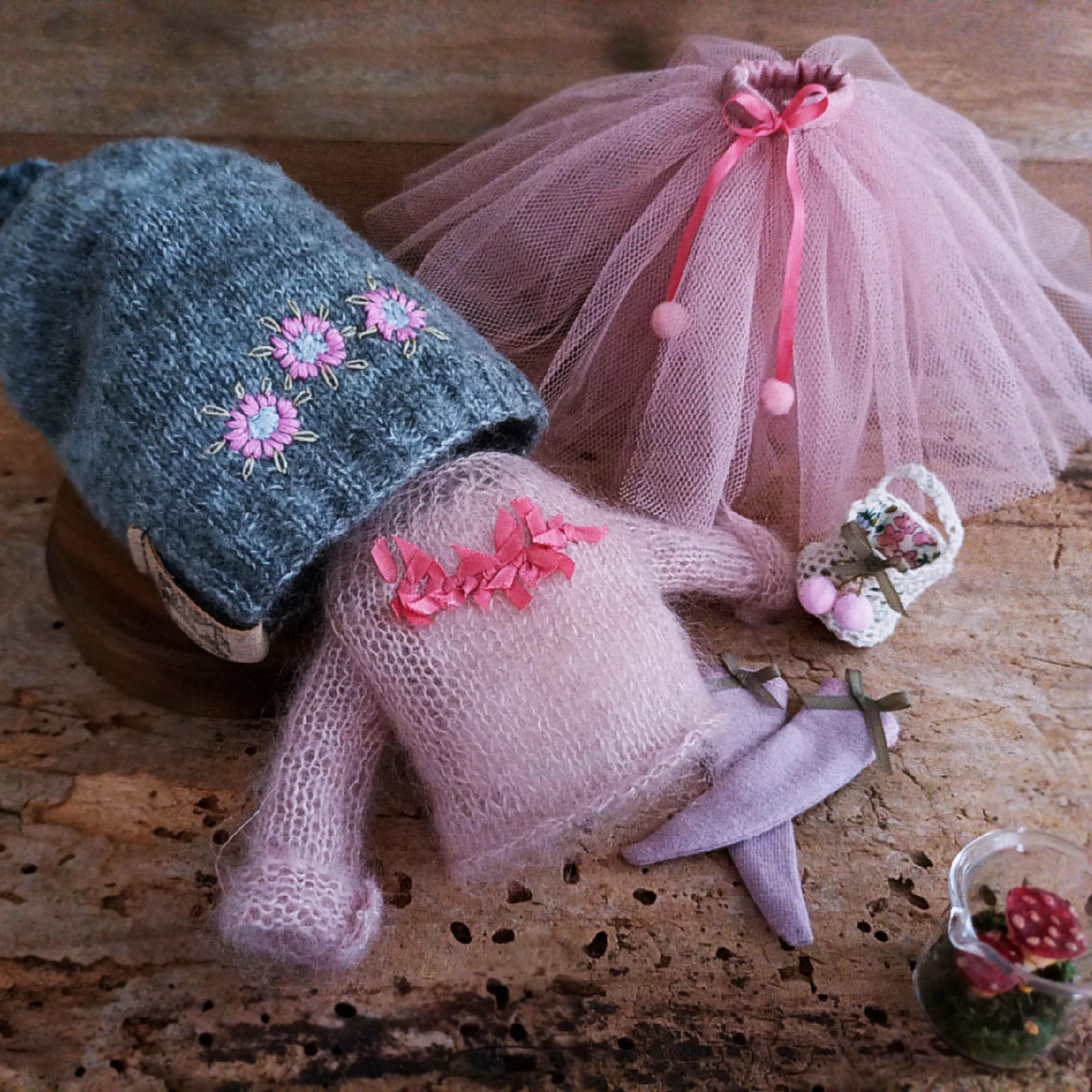 #210-01 BohoChicGreyAndPinkOutfit